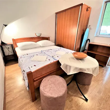 Zoro Apartment