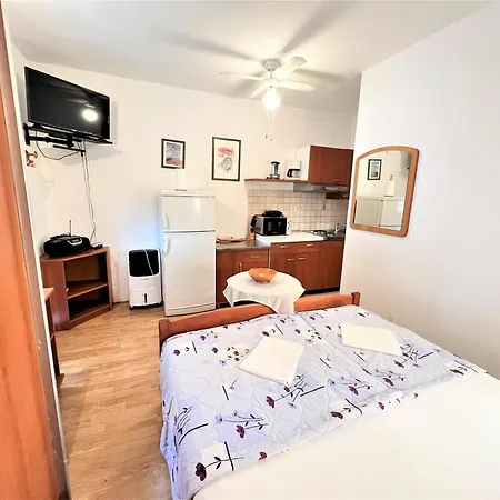 Zoro Apartament *