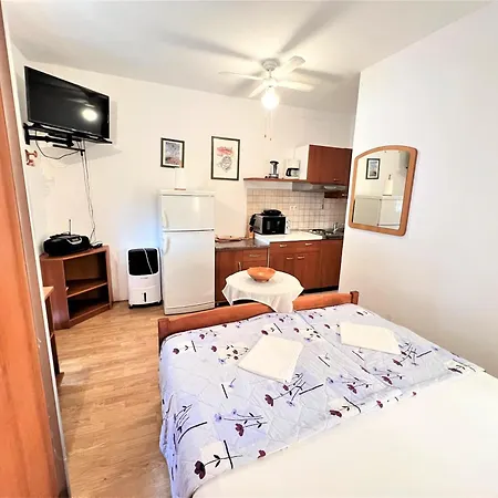Zoro Apartment *