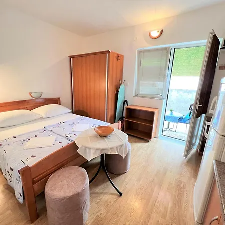Zoro Apartment