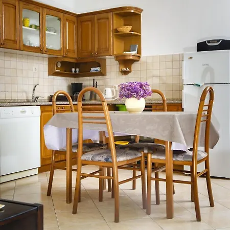 Zoro Apartment *